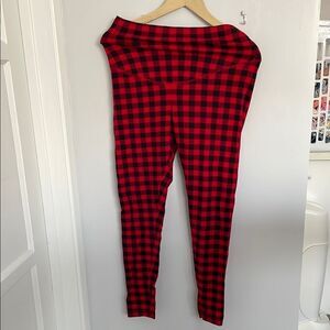Old Navy Red and Black Buffalo Check maternity Leggings size S